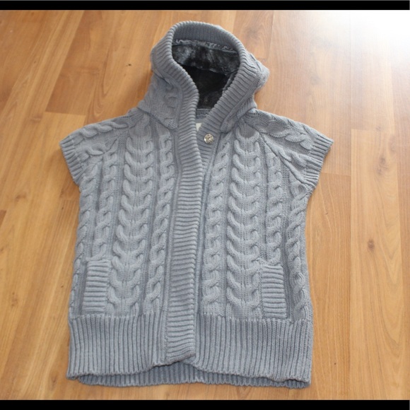 Zara Tops - Zara Plush Hoodie Armless Sweater.